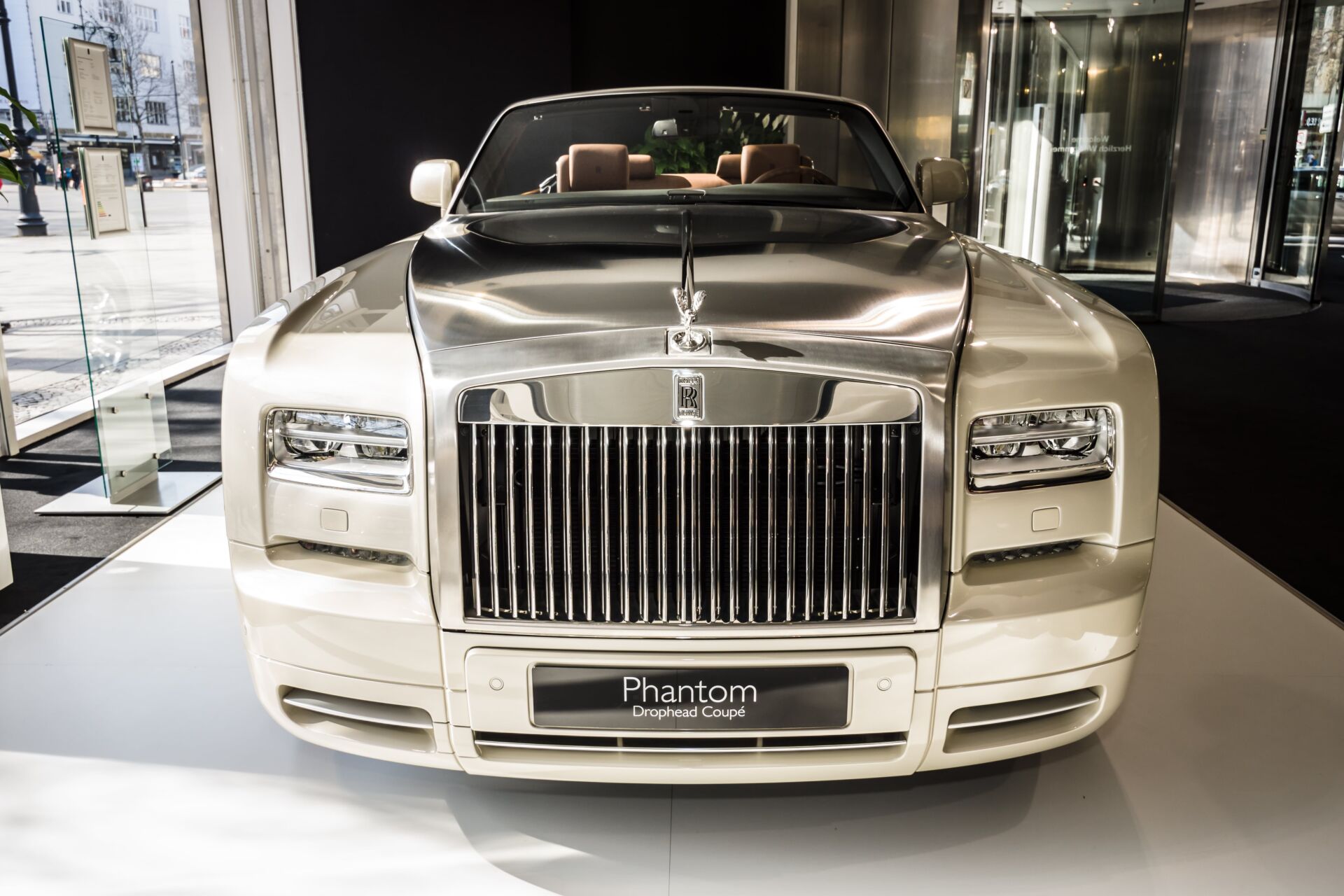 Rolls royce phantom scaled