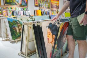 Lifestyle storage condo for paintings 300x200